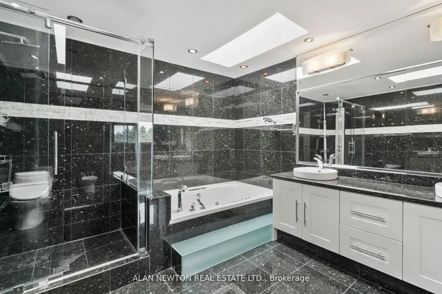 Additional image 20 of 31 Carnival Crt