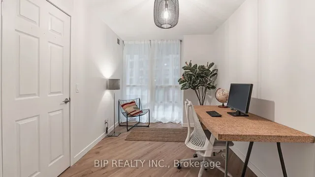 Additional image 23 of 30 Grand Trunk Cres Unit 315