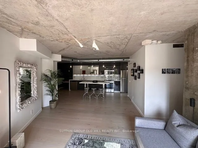 Additional image 9 of 456 College St Unit 211