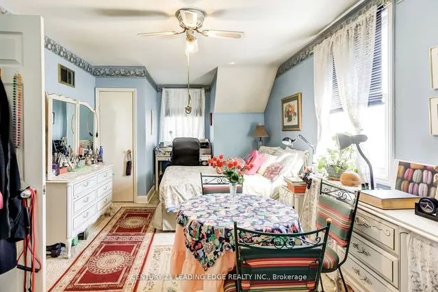 Additional image 17 of 19 Royaleigh Ave