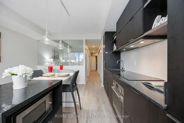 Additional image 19 of 197 Yonge St Unit 1411