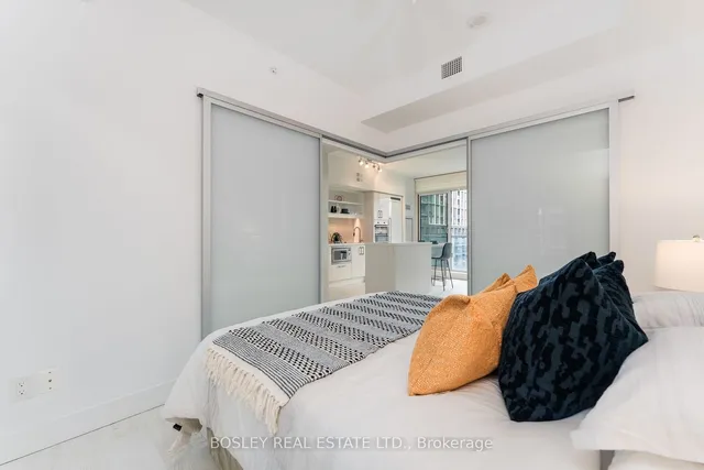 Additional image 21 of 39 Sherbourne St Unit 706