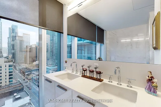 Additional image 24 of 1 Gloucester St Unit 1815