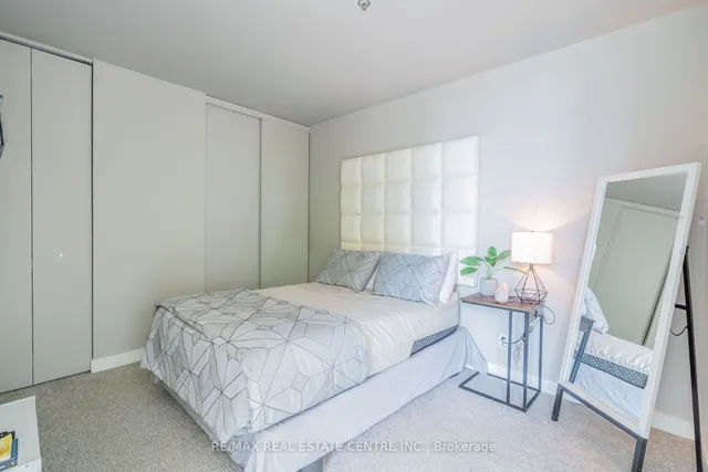 Additional image 16 of 81 Navy Wharf Crt Unit 201