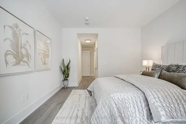 Additional image 25 of 118 Merchants' Wharf Unit 104