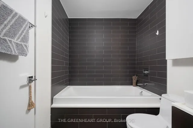 Additional image 33 of 42 Camden St Unit 201