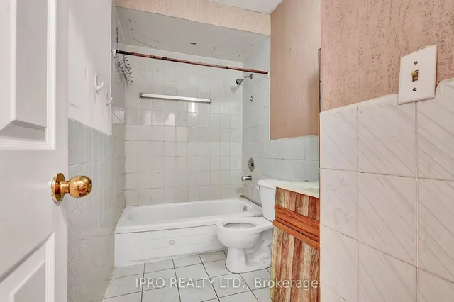 Additional image 18 of 1244 College St