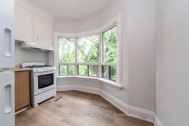 Additional image 23 of 421 Grace St