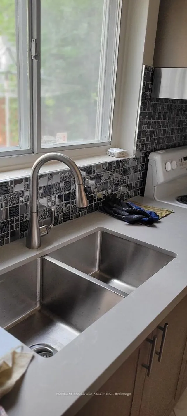 Additional image 6 of 71 Oakley Blvd