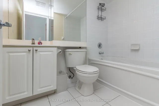 Additional image 17 of 330 Adelaide St Unit 810