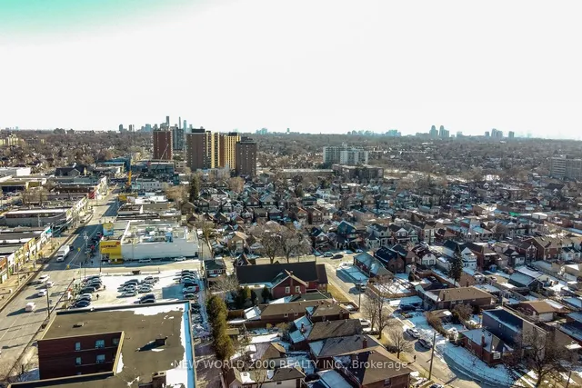 Additional image 25 of 2011 Eglinton Ave