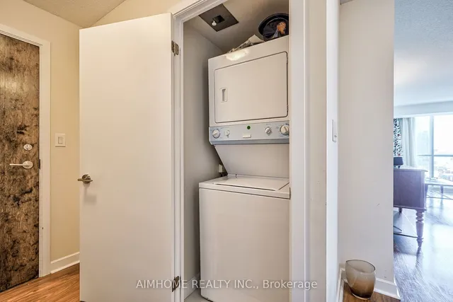 Additional image 7 of 33 Bay St Unit 1508