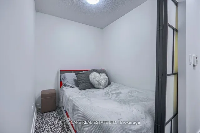 Additional image 4 of 255 Village Green Sq Unit 406