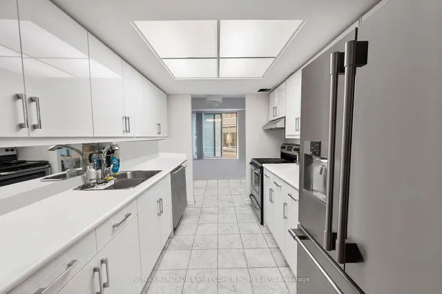 Additional image 20 of 33 University Ave Unit 903