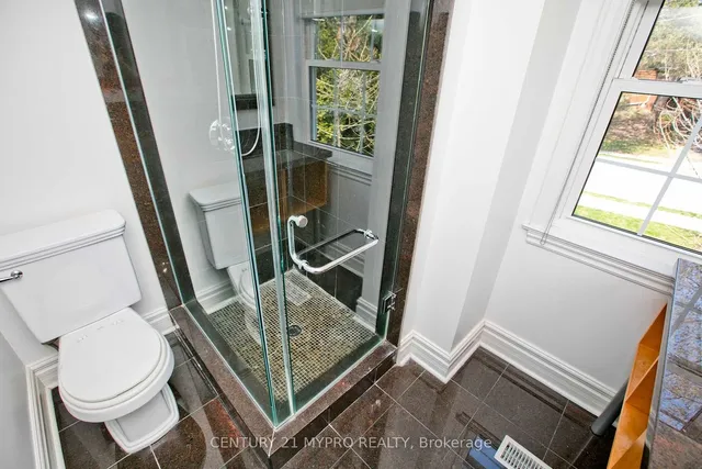 Additional image 22 of 9 Shady Oaks Cres