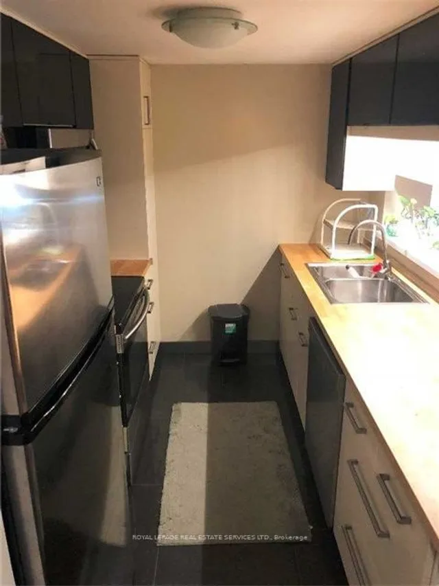 Additional image 7 of 717 Bay St Unit 1002
