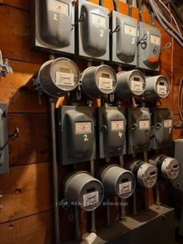 Additional image 12 of 2422 Keele St