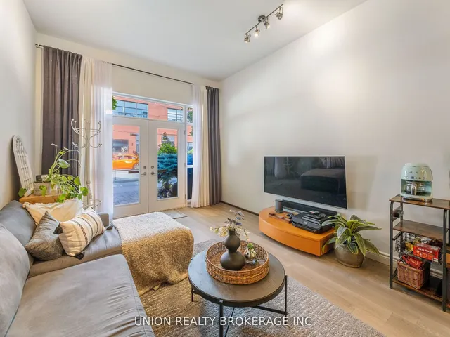 Additional image 2 of 1095 Dundas St