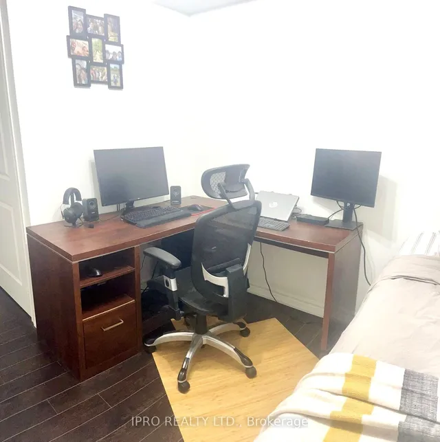 Additional image 21 of 386 Yonge St Unit 708
