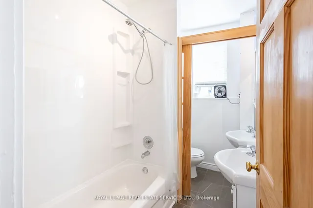 Additional image 19 of 2963 Dundas St