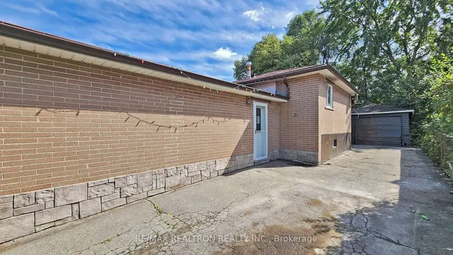 Additional image 5 of 21 Avening Dr