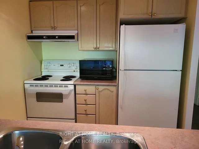 Additional image 4 of 889 Bay St Unit 202