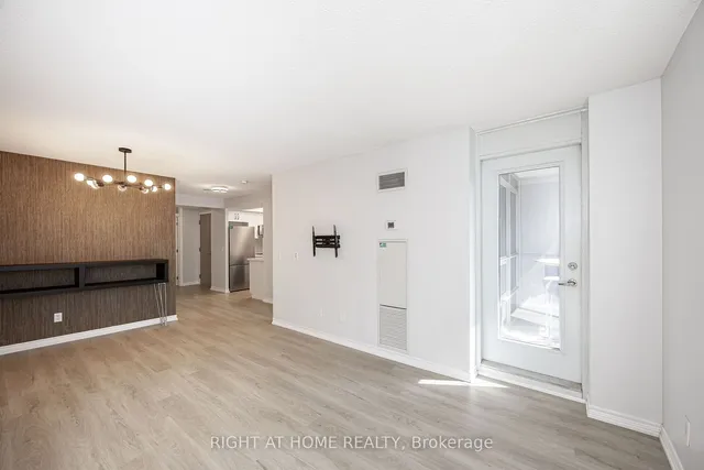 Additional image 10 of 763 Bay St Unit 1006