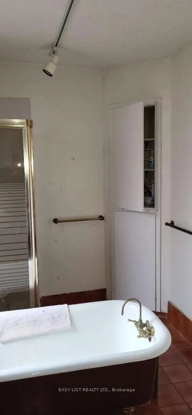 Additional image 10 of 33 Clinton St