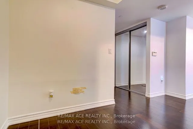 Additional image 13 of 386 Yonge St Unit 702