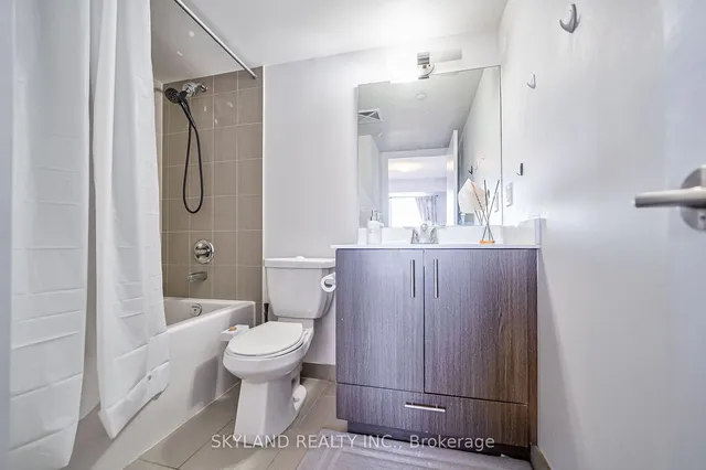 Additional image 33 of 255 Village Green Sq Unit 2204