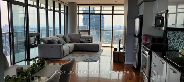 Additional image 40 of 33 Charles St Unit 3903