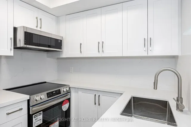 Additional image 6 of 763 Bay St Unit 1006