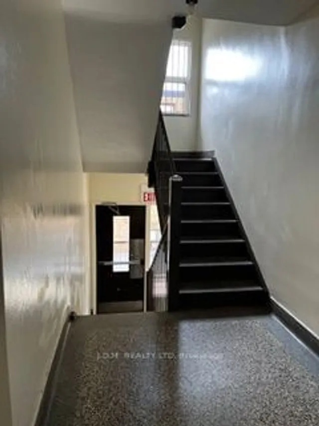 Additional image 6 of 2422 Keele St