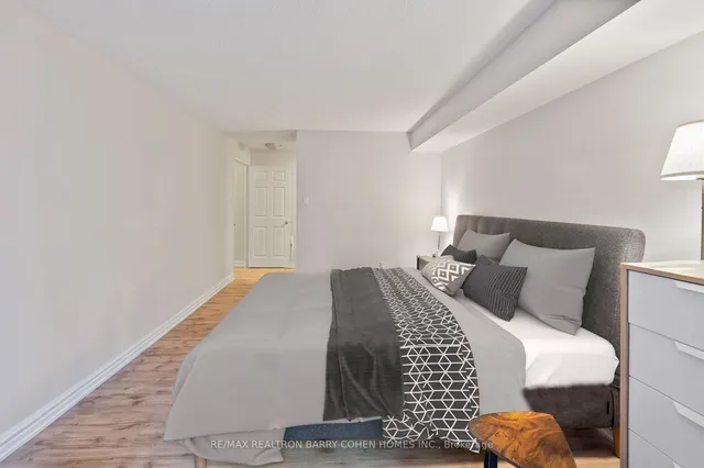 Additional image 4 of 33 University Ave Unit 903