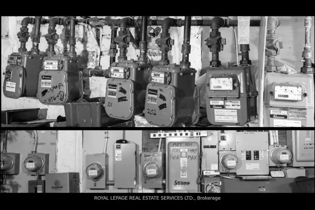 Additional image 30 of 2963 Dundas St