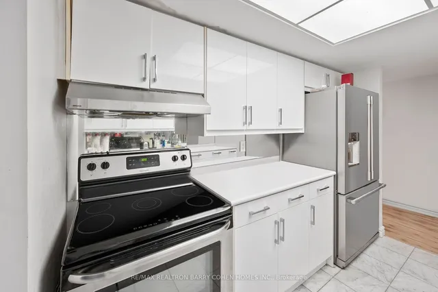 Additional image 18 of 33 University Ave Unit 903