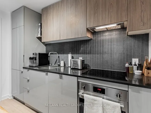 Additional image 5 of 161 Roehampton Ave Unit 332