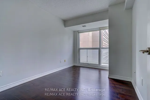 Additional image 20 of 386 Yonge St Unit 702