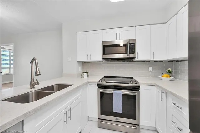 Additional image 17 of 30 Grand Trunk Cres Unit 709