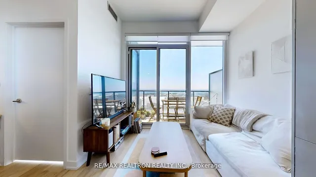 Additional image 11 of 135 East Liberty St Unit 1512