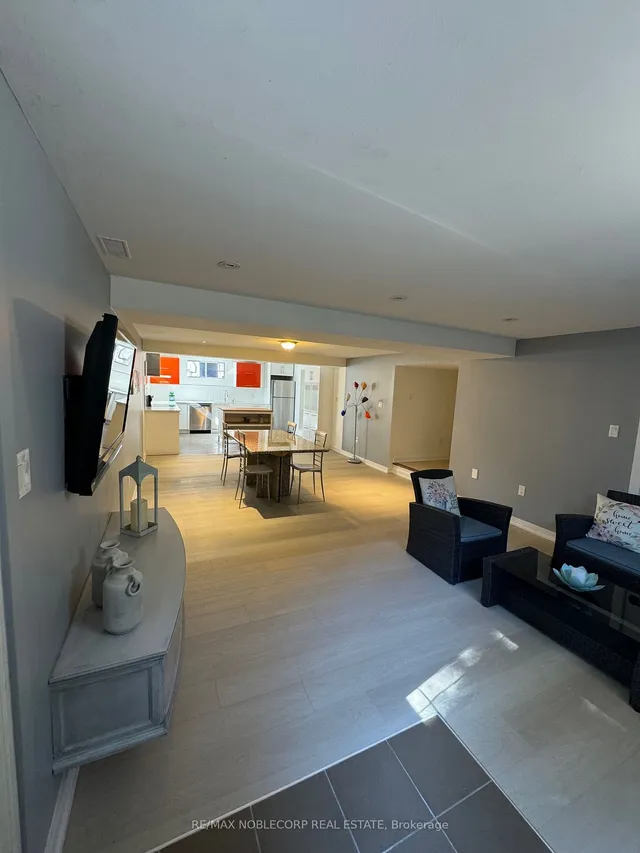Additional image 33 of 35 Yorkdale Cres