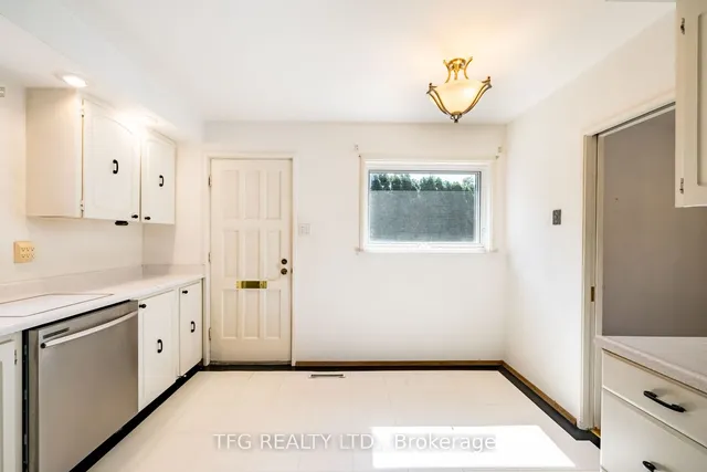 Additional image 15 of 12 Arlene Cres