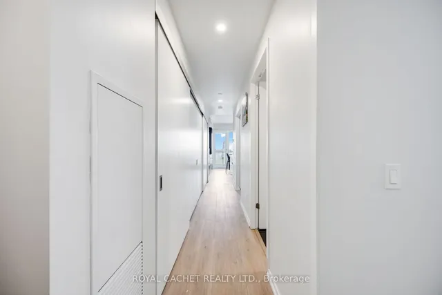Additional image 4 of 197 Yonge St Unit 1411