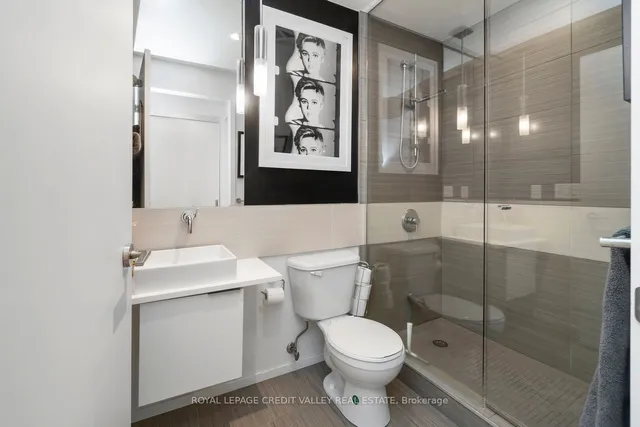 Additional image 18 of 8 Charlotte St Unit 1003