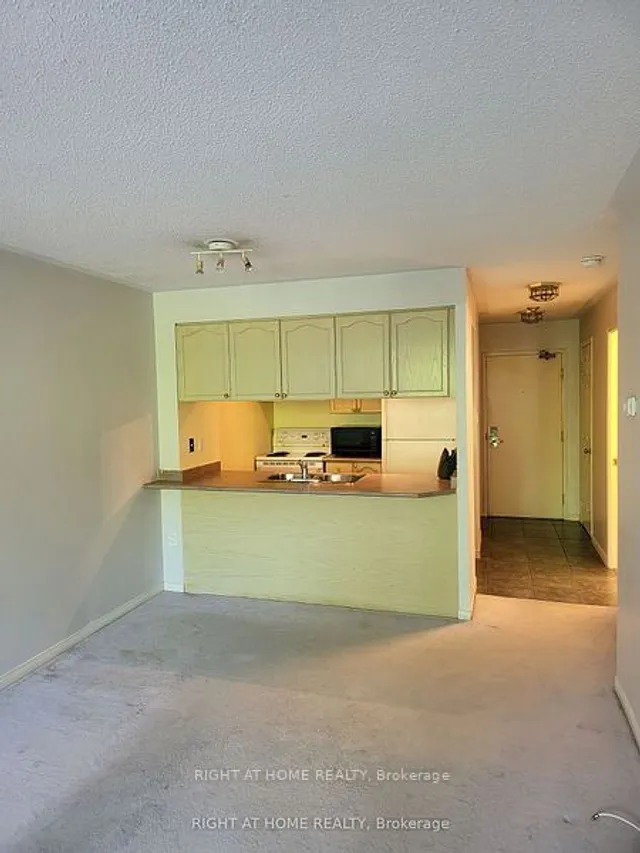 Additional image 5 of 889 Bay St Unit 202