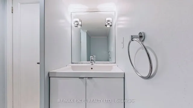 Additional image 34 of 54 Centre Ave