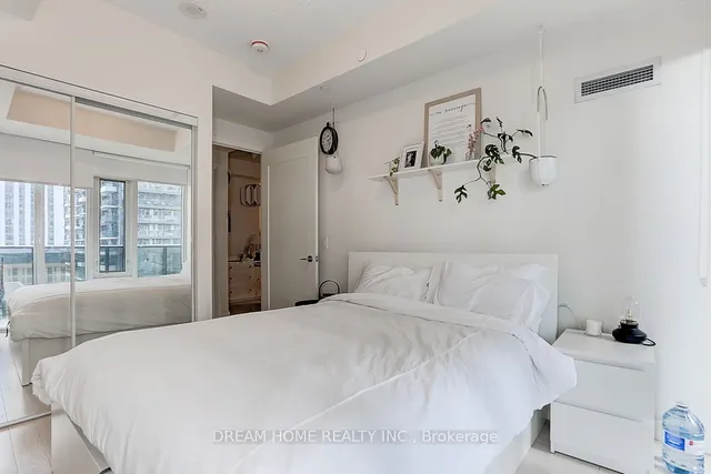 Additional image 19 of 330 Richmond St Unit 1717