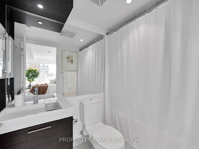 Additional image 10 of 386 Yonge St Unit 2105