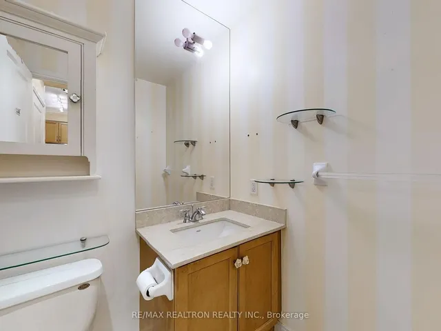 Additional image 21 of 18 Yorkville Ave Unit 2504