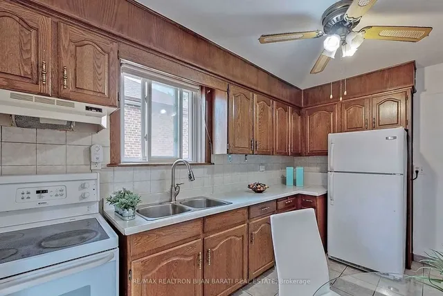 Additional image 6 of 37 Regina Ave